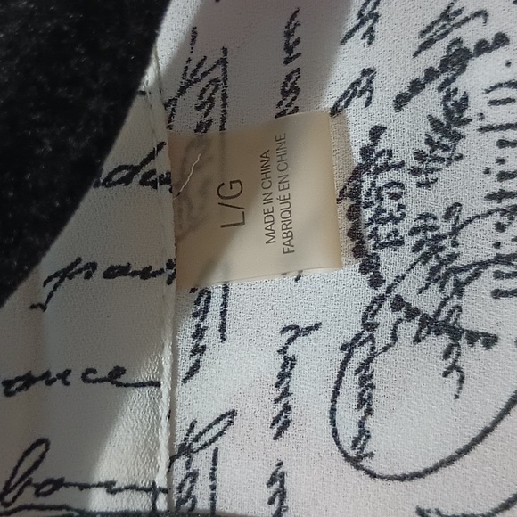 T Tahari Large Hidden Button Front With Bell Type Sleeve - Picture 10 of 11